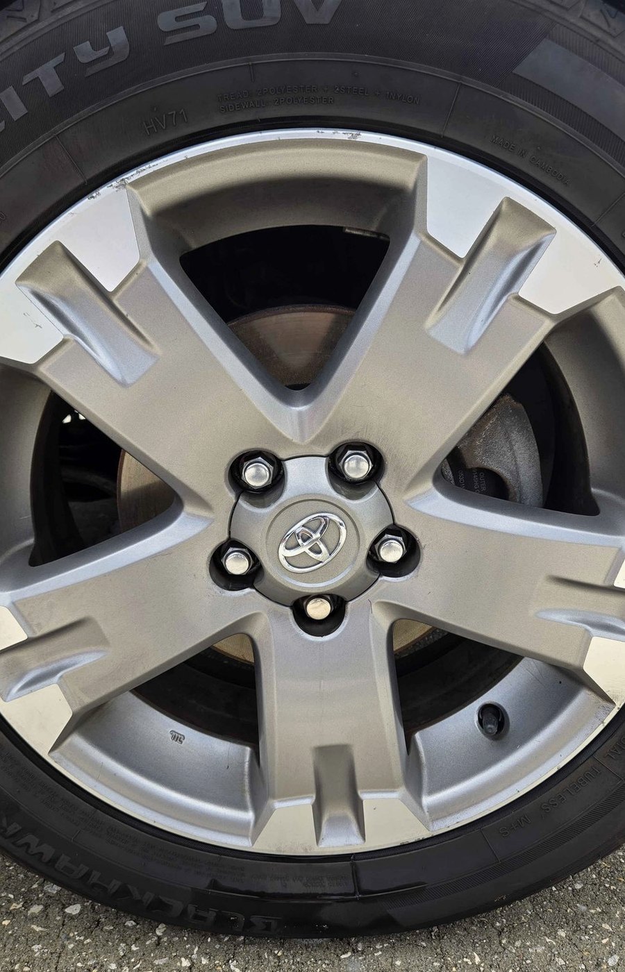 Toyota wheel after close-up cleaning